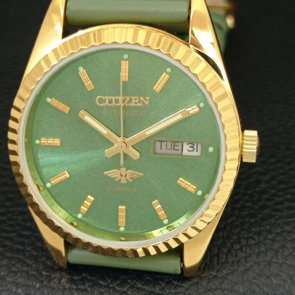 Vintage 1988 Citizen Automatic Mens Gold Watch W/daydate & Green accents